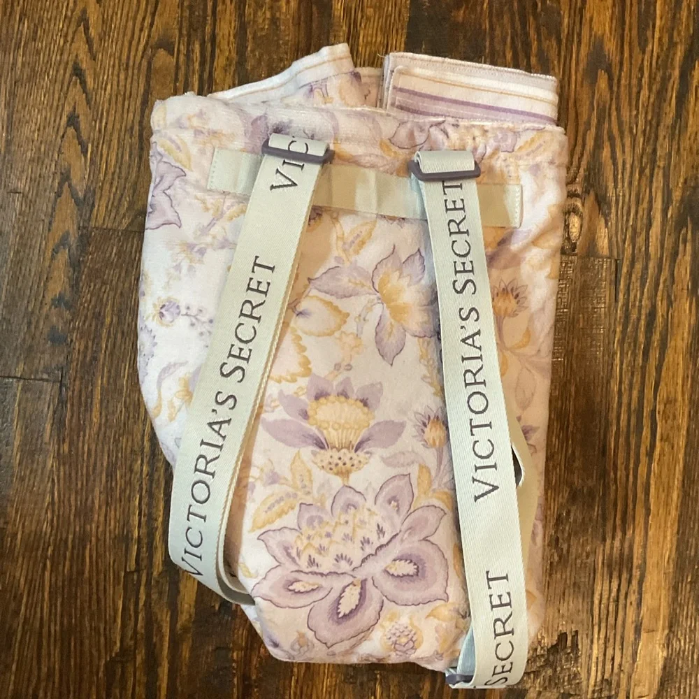 Victoria's Secret Floral 2 in 1 Towel and Backpack - Lavender & Cream